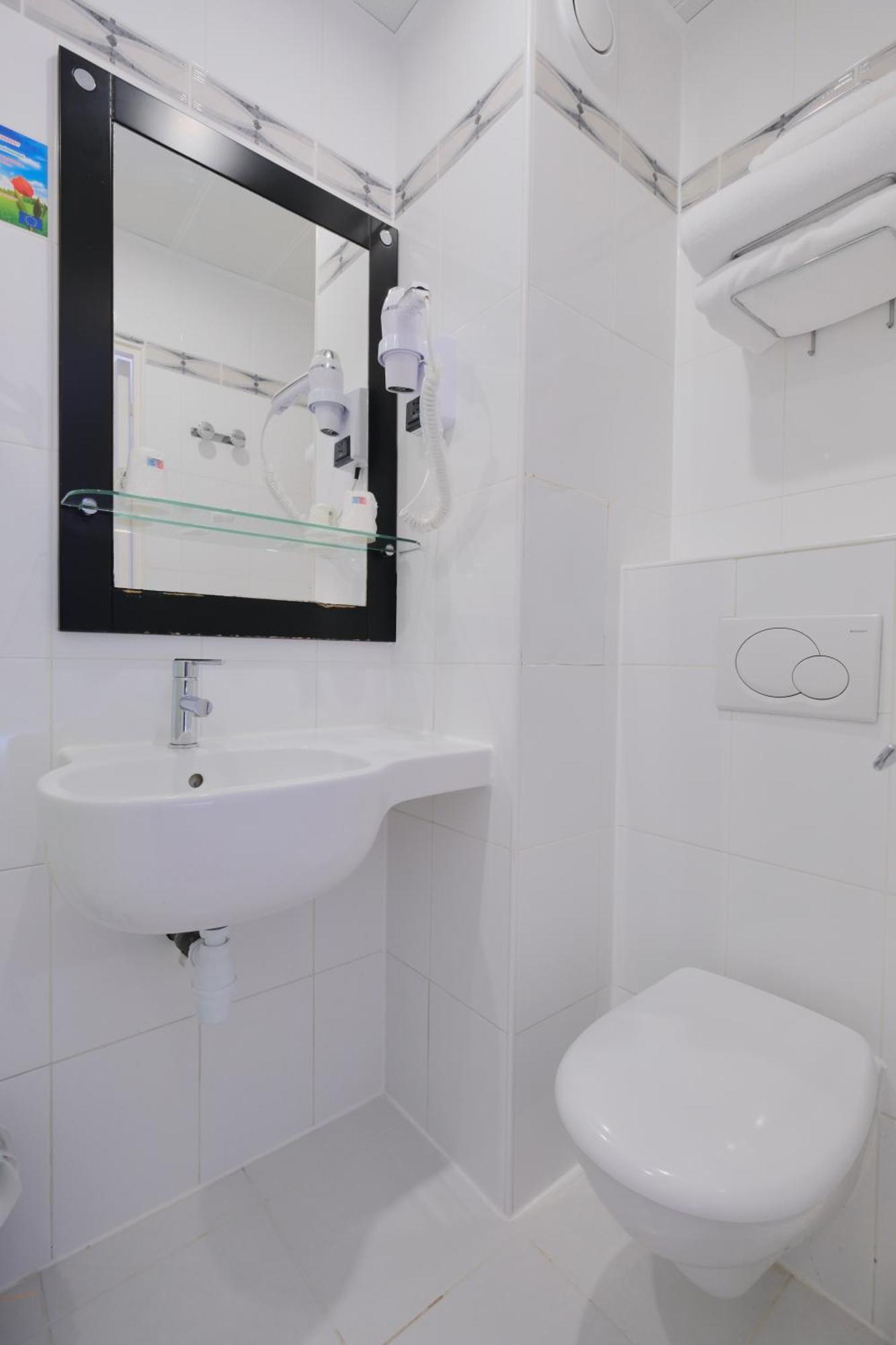 Hipotel Lilas Gambetta Paris Bagian luar foto